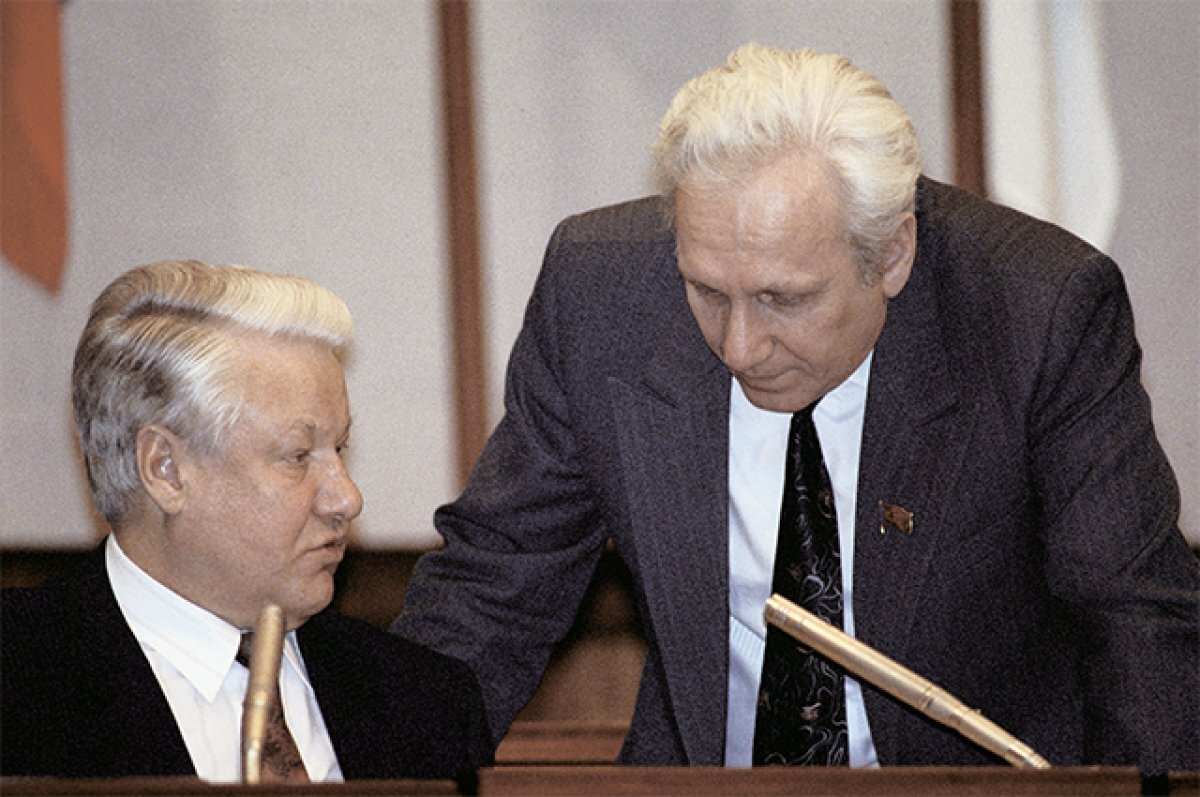    Дверь от подъезда дома экс-президента России Ельцина продадут на аукционе