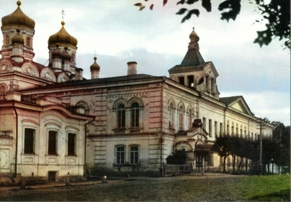 Духовное ведомство. Крестовоздвиженская Церковь Екатеринбург старые. Дом на архиерейской Екатеринбург. Архиерейская улица Екатеринбург. Екатеринбург Афанасьевская домовая Церковь.