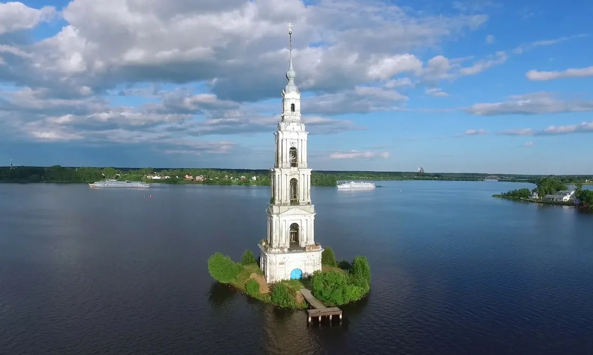 Калязинская затопленная колокольня 