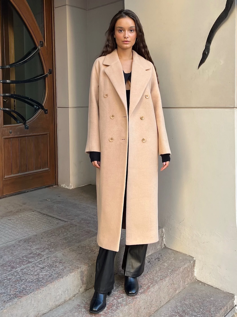 Пальто бренда OVERCOAT с 90% натуральной шерсти в составе.