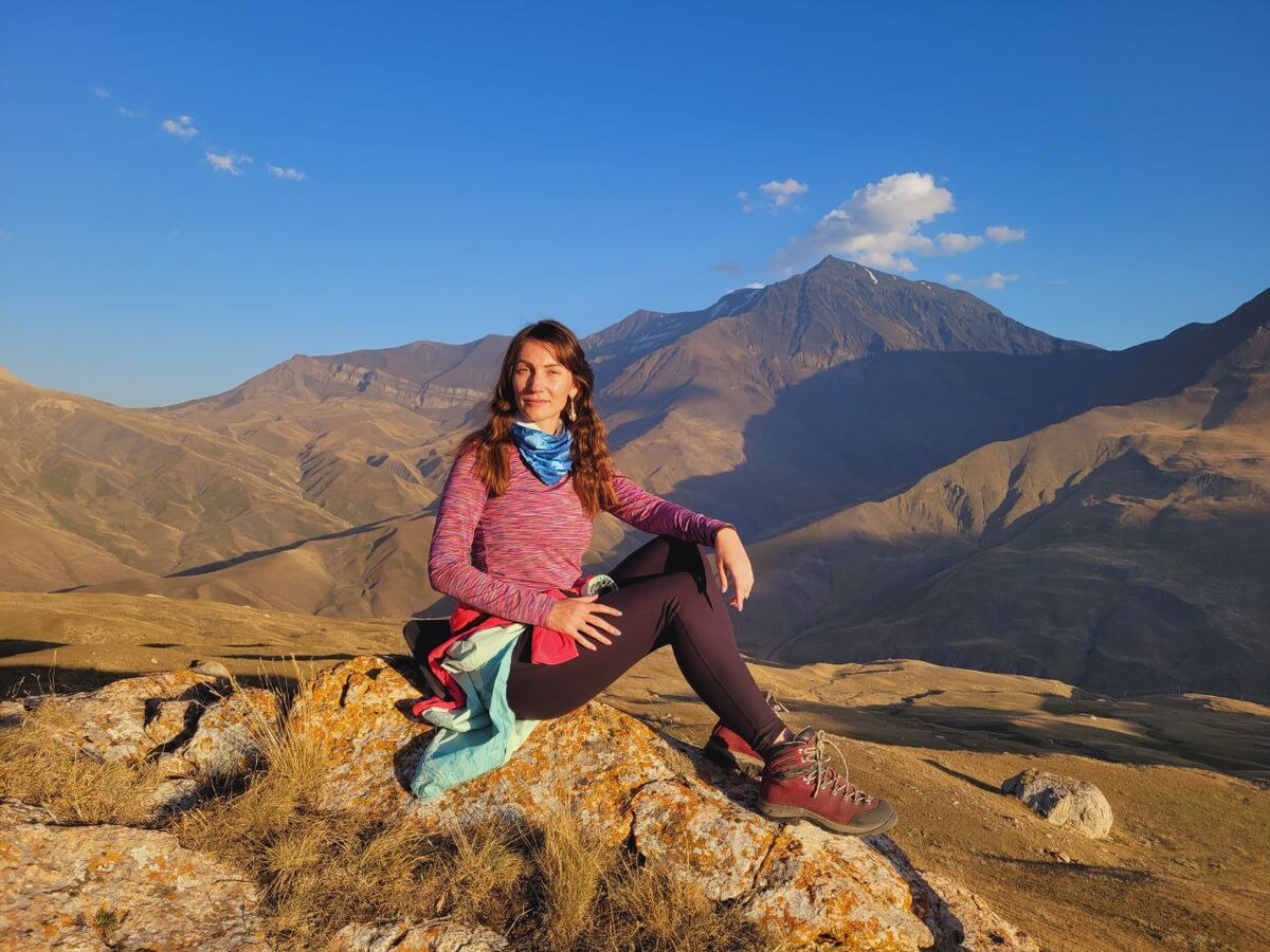 Я 3 года работаю контент-менеджером в нише горного туризма. Обожаю горы и походы