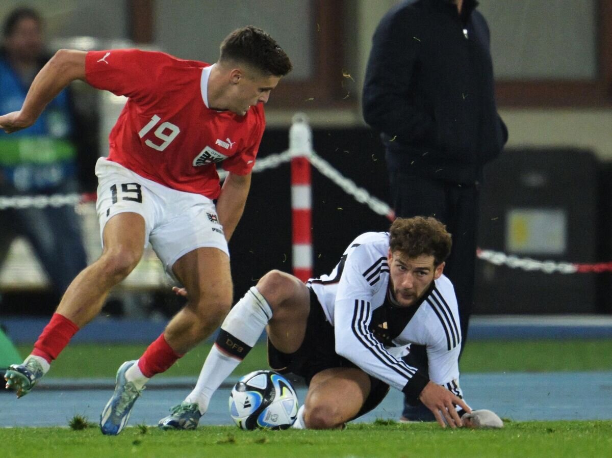    Эпизод товарищеского матча Австрии против Германии© AFP 2023 / JOE KLAMAR