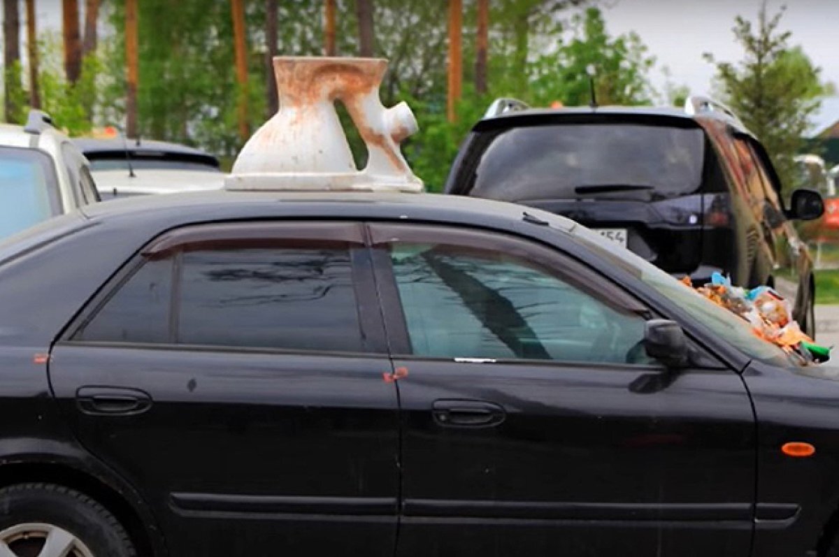    Унитаз на капоте.