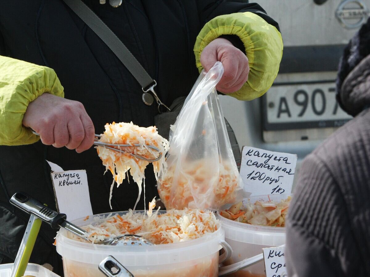    Общегородская продовольственная ярмарка, квашеная капуста© РИА Новости / Виталий Аньков