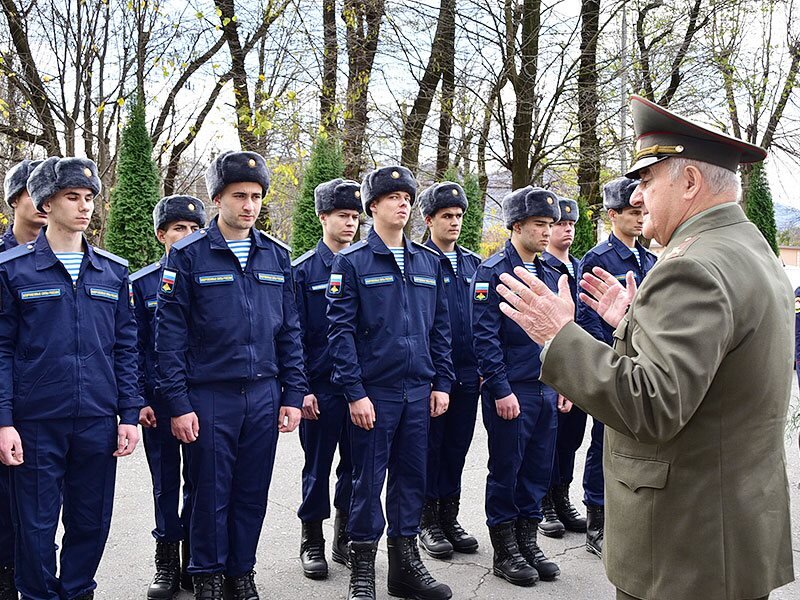Казбек Фриев напутствует призывников