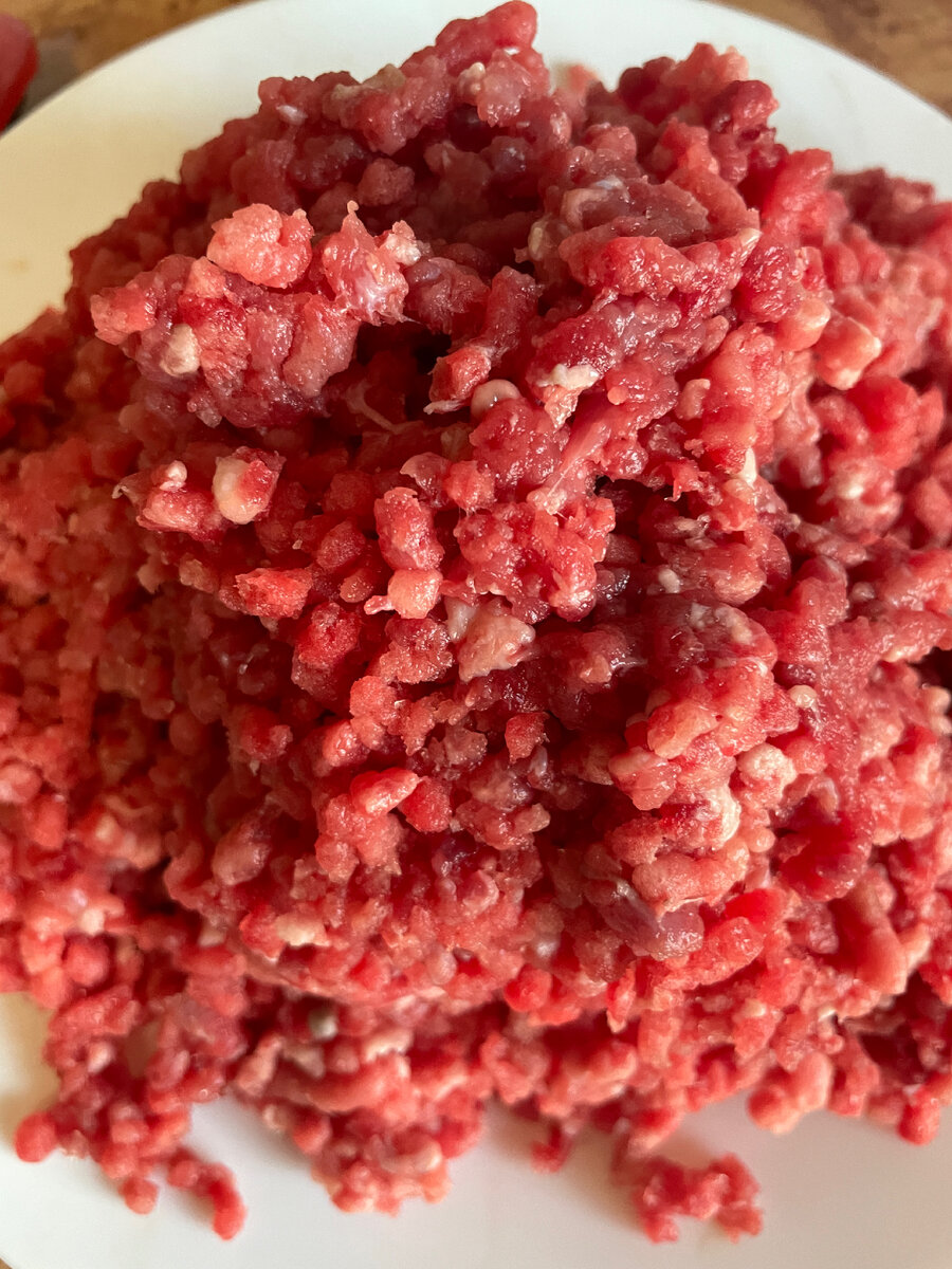 Фарш из бобра. Ярко-красный