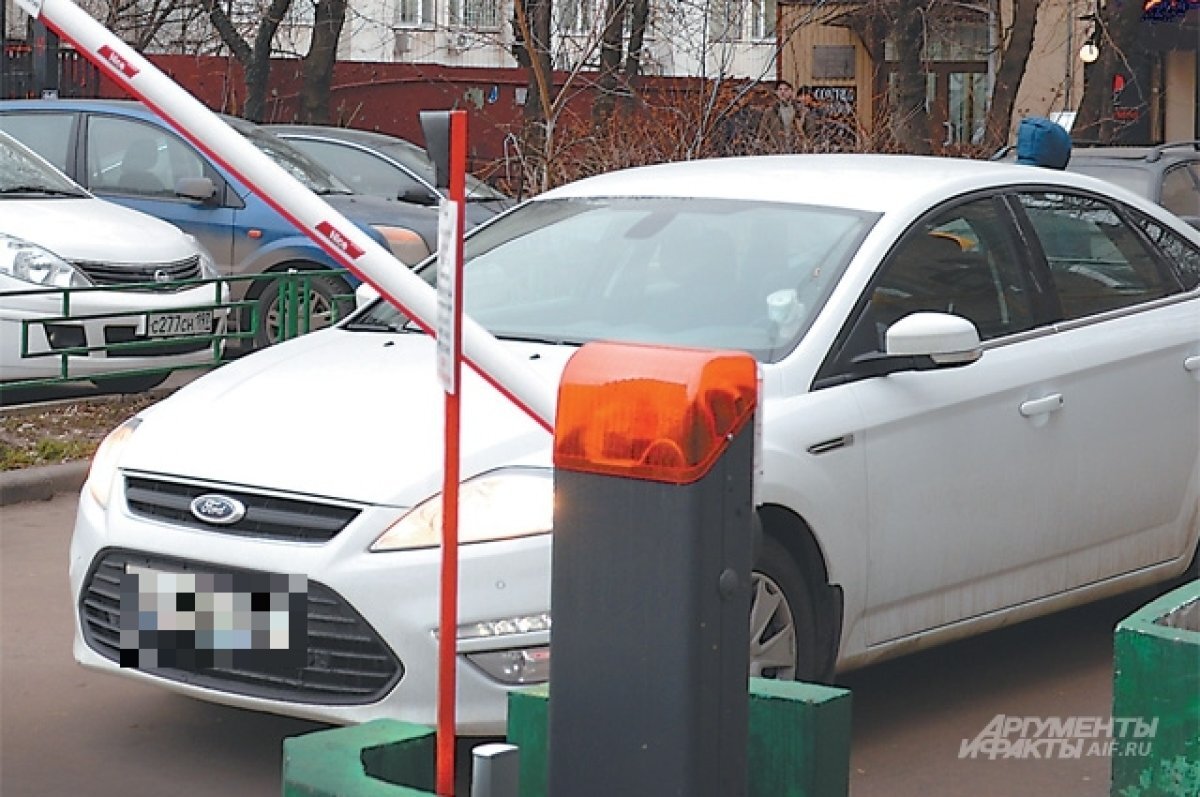    Под Новосибирском с жителей поселка требуют 100 тысяч рублей за шлагбаум