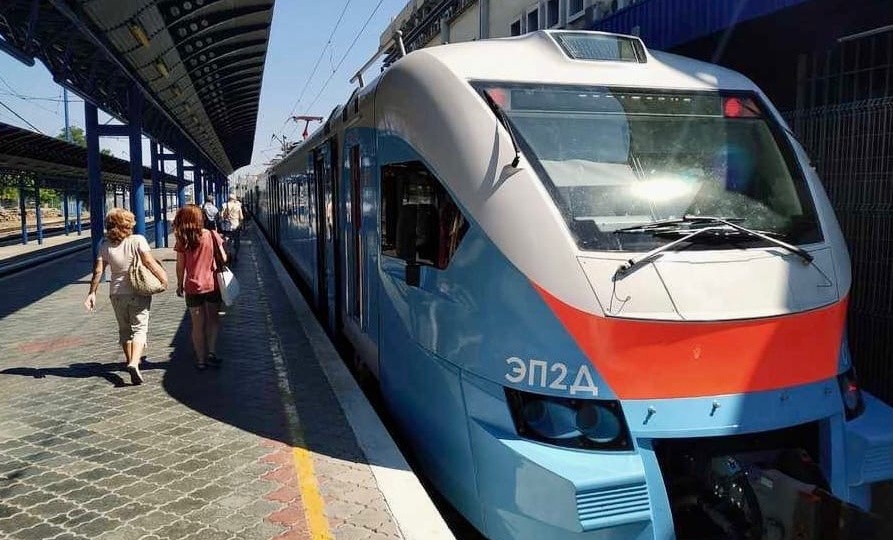 Названия за окном электрички: Симферополь – Севастополь