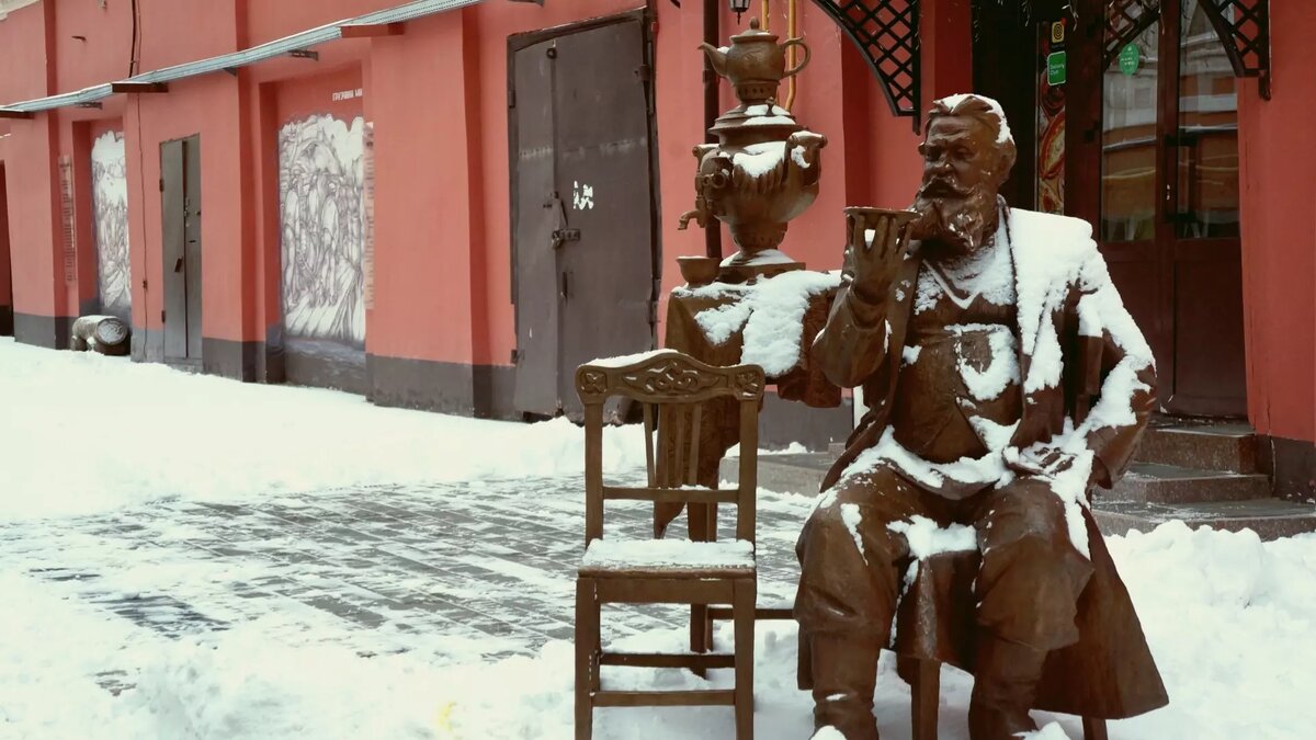     Накануне на Нижний Новгород обрушился снегопад. По улицам засновали дворники, а водители бросились очищать машины. Корреспондент NewsNN прогулялся по внезапно побелевшему городу. Смотрим на заснеженный Нижний Новгород в нашем фоторепортаже.