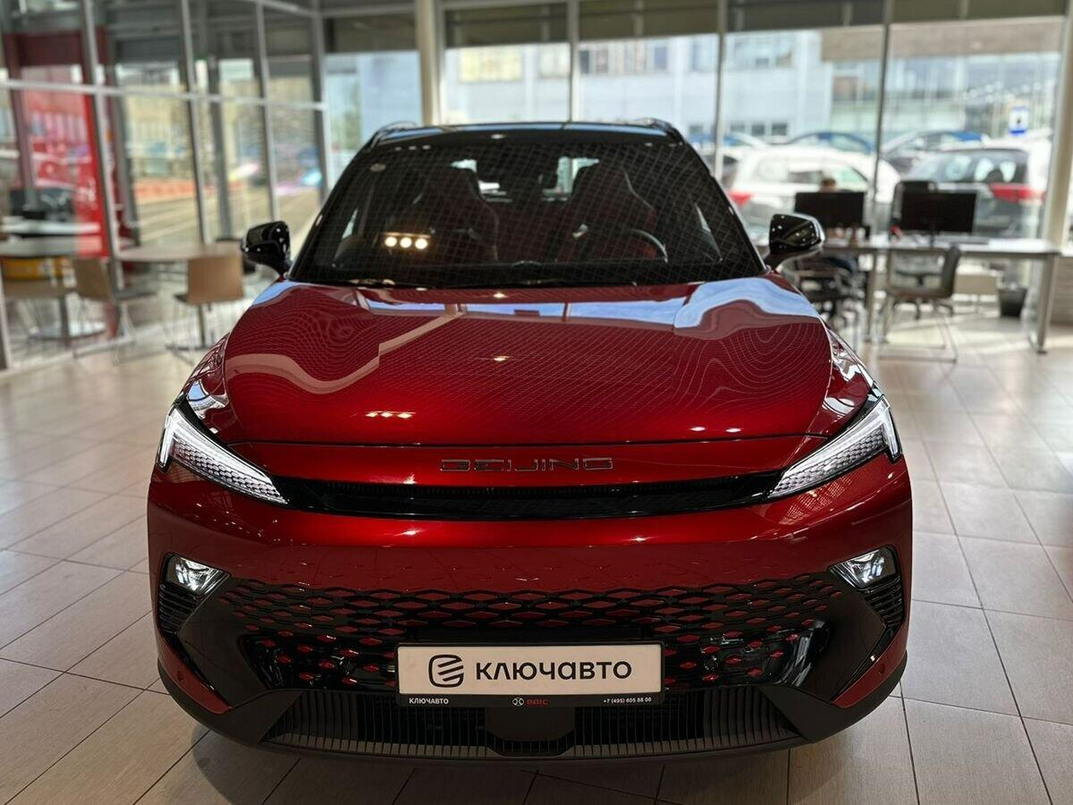 BAIC выводит на рынок кроссовер X55. Как оснащена новинка и сколько за ...