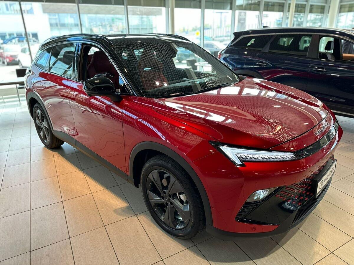 BAIC выводит на рынок кроссовер X55. Как оснащена новинка и сколько за ...