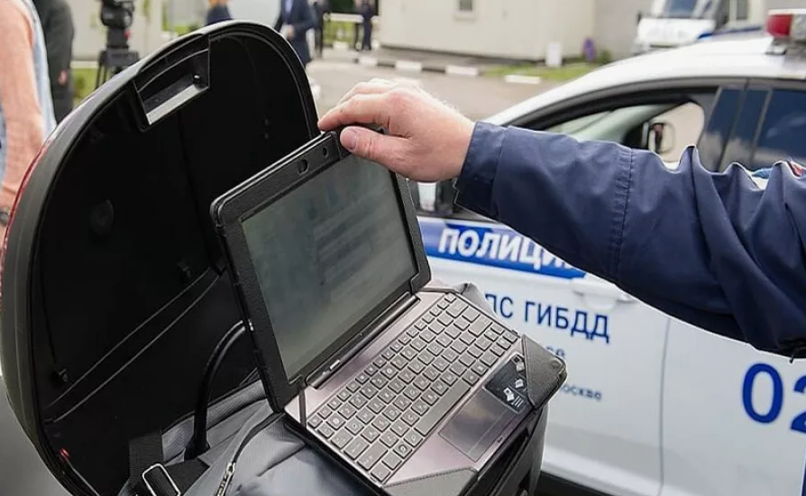 Запрет на совершение регистрационных действий с вашем автомобилем может быть наложен, например , на основании судебного акта об обеспечении иска лица, обратившимся к вам с требовании о взыскании имущественного ущерба