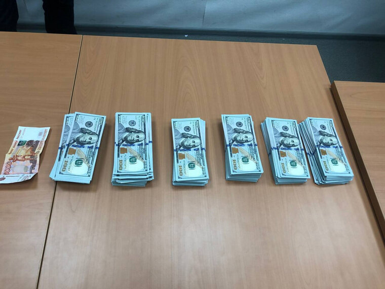    Женщина планировала вывезти валюту в Узбекистан