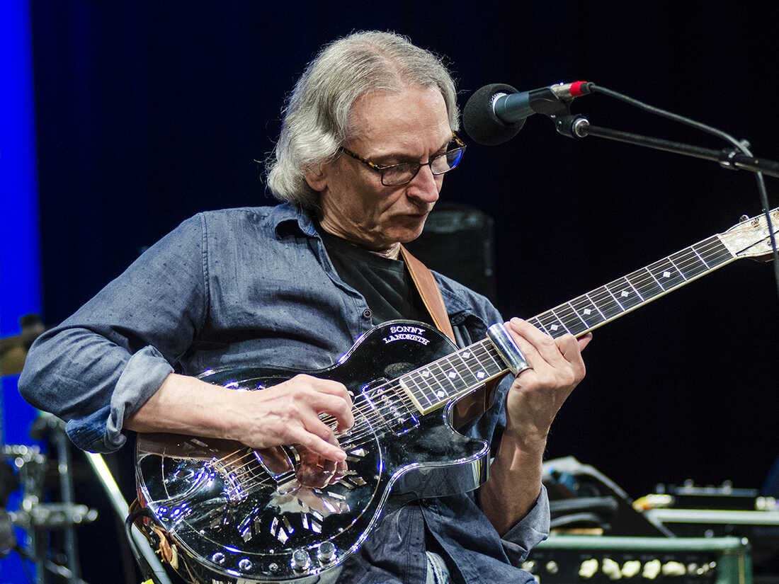 Сонни слушать. Sonny Landreth. Sonny Landreth - from the reach_2008. Sonny Landreth Mississippi Blues 2010. Эрик Ландрет.