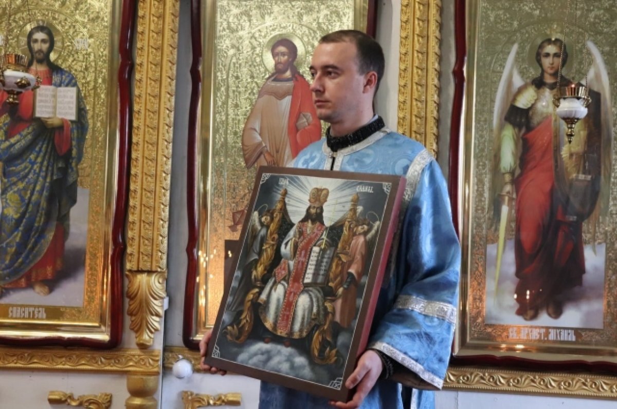    Омск подарил Стаханову копии трёх старинных икон