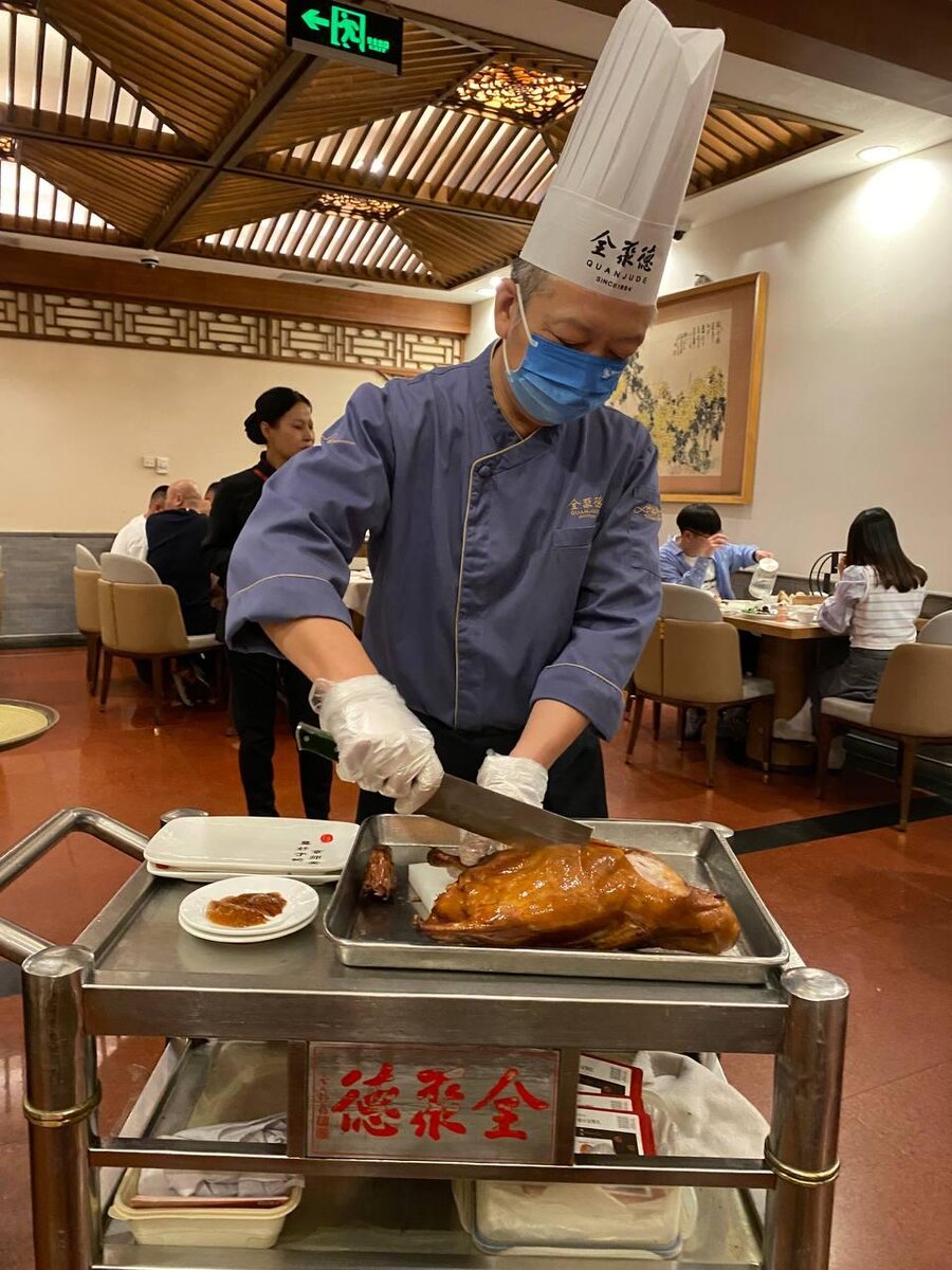 Утка в ресторане QUANJUDE since1884