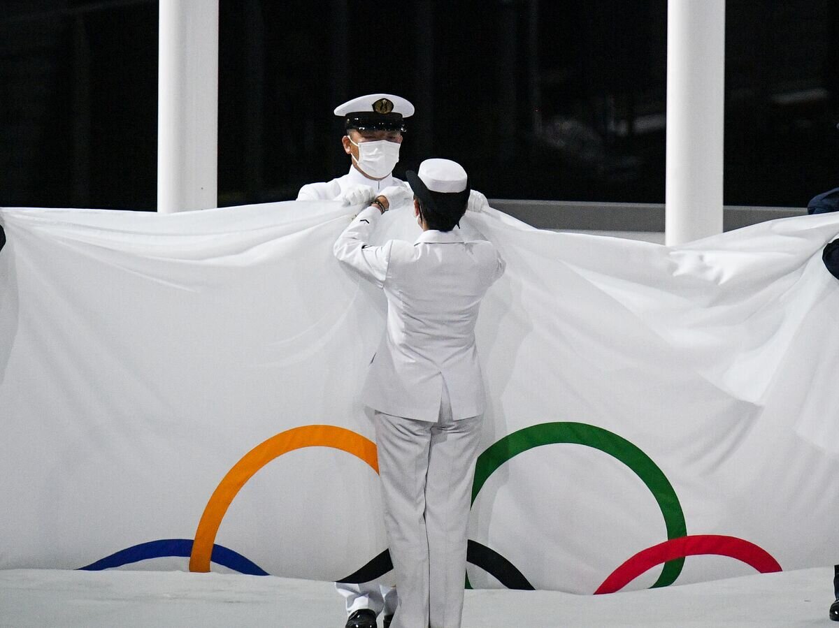    Олимпийский флаг на торжественной церемонии закрытия XXXII летних Олимпийских игр в Токио на Национальном олимпийском стадионе на Национальном олимпийском стадионе© РИА Новости / Рамиль Ситдиков
