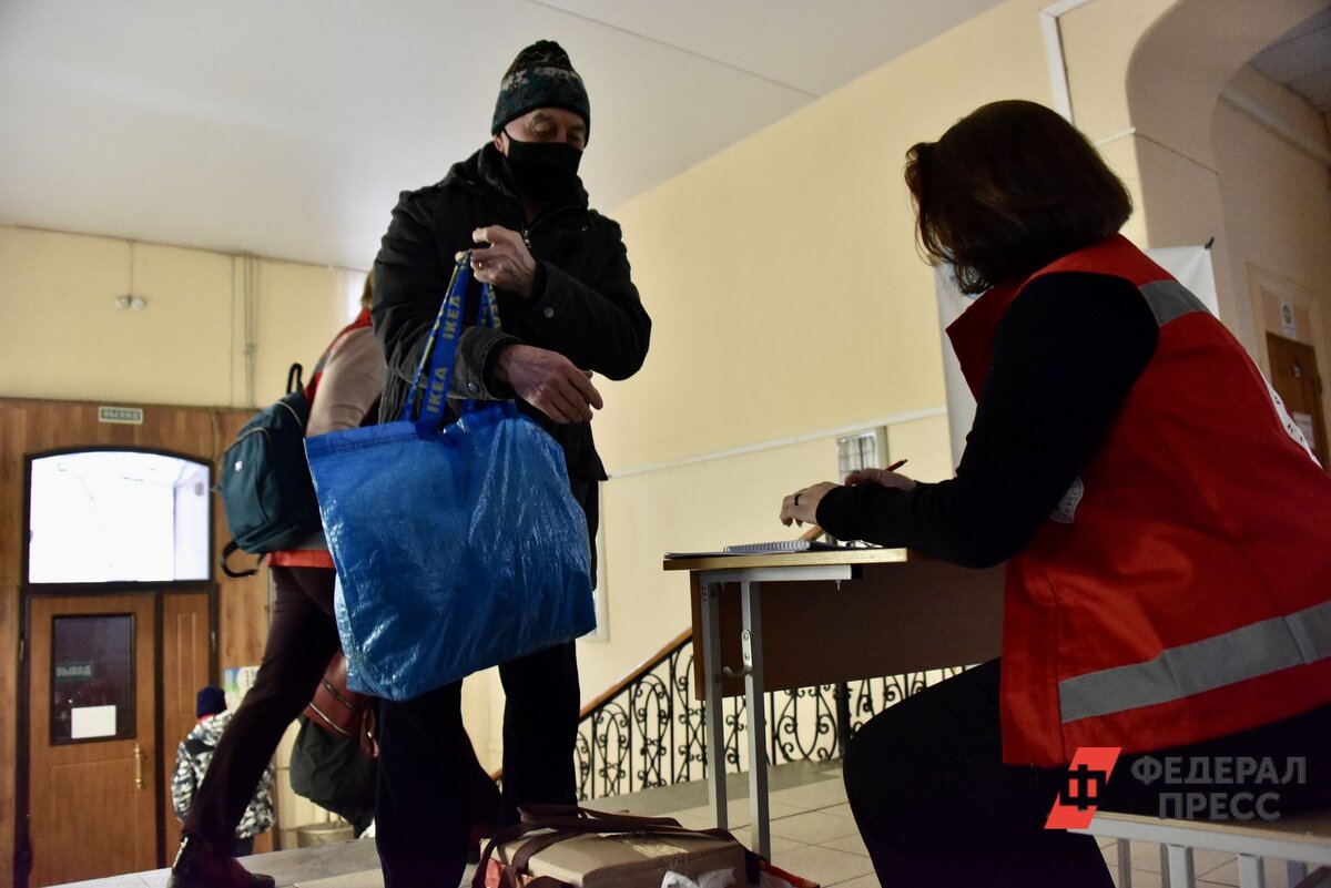 Власти регионального правительства установили пункты обогрева, где беженцы смогут погреться и выпить горячего чаю.  Фото: Фото: ФедералПресс / Полина Зиновьева