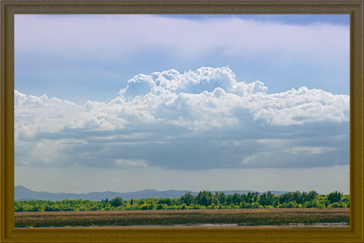 Кучево-дождевые облака, Шапсугское водохранилище и Северо-Западный Кавказ 