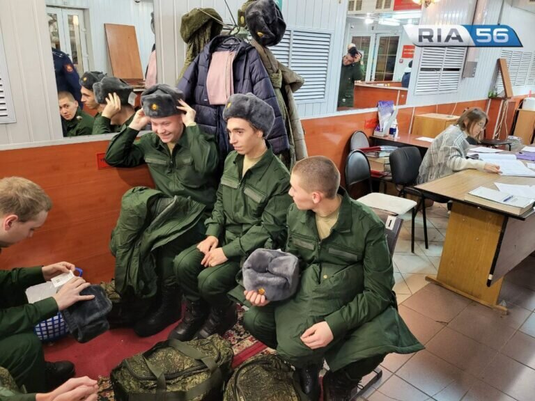    Оренбургским солдатам срочной службы разрешат взять с собой телефоны Андрей Севостьянов