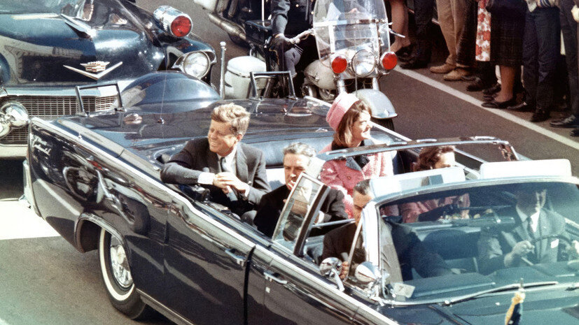     «22 ноября 1963 года — воистину роковая дата в истории Соединённых Штатов Америки. В этот день при самых таинственных обстоятельствах был убит президент страны Джон Фицджеральд Кеннеди», — писал советский журналист Валентин Быков Legion-Media Ingenious Media / Ixtlan Productions