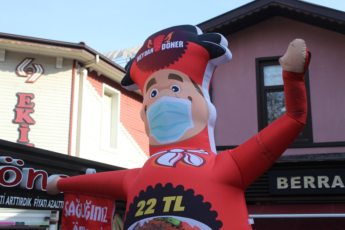 В маске даже чучело