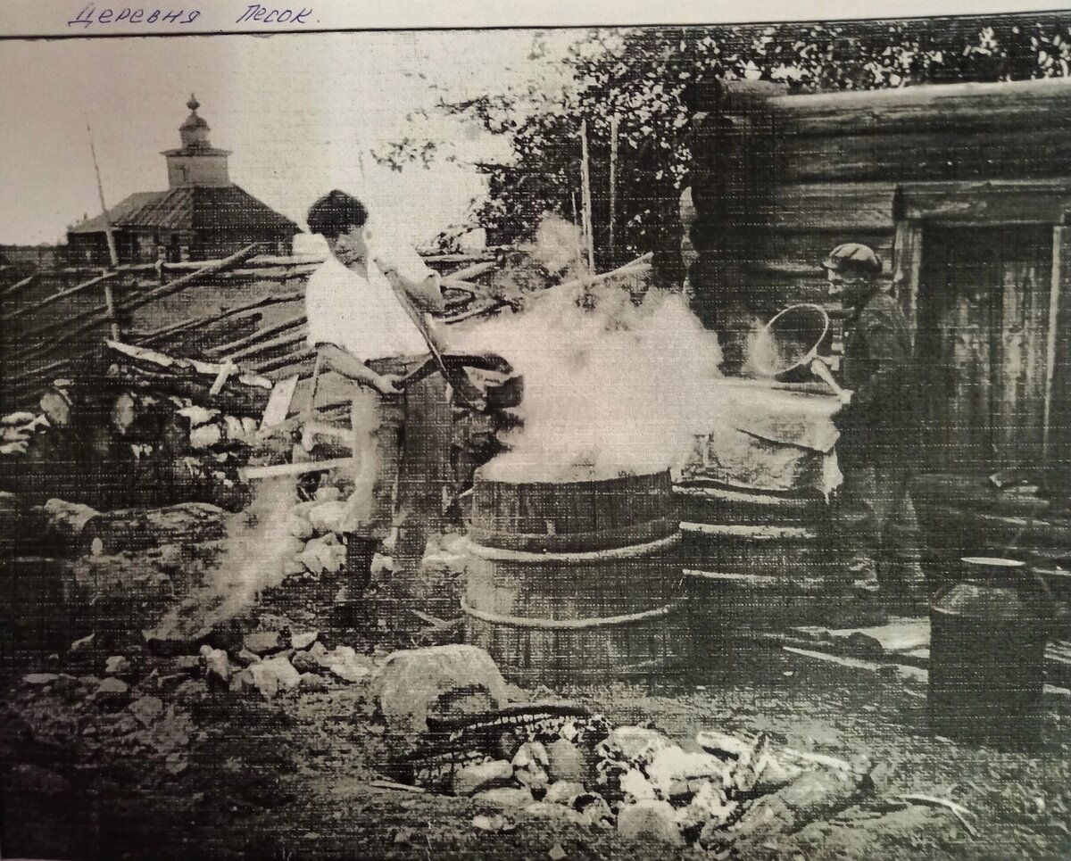 Фото из группы ВК "Тигино. Вожегодский район." https://vk.com/photo-203284610_457239288. Варка пива в деревне Песок Вожегодского района, Вологодской области.