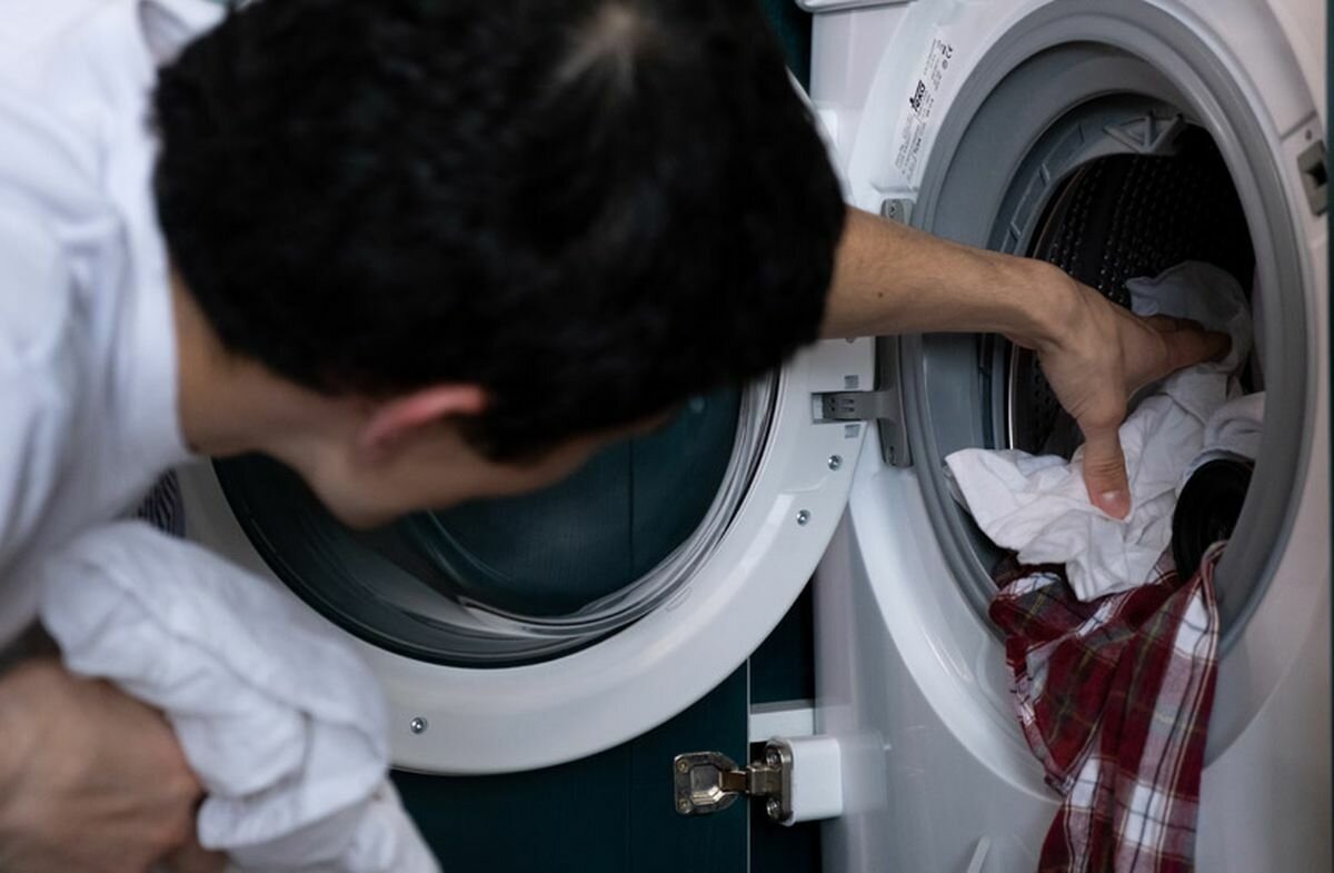 Эти 8 хитростей помогут быстрее высушить постиранную одежду осенью и зимой. Зачем выносить ее на улицу? — Полезно