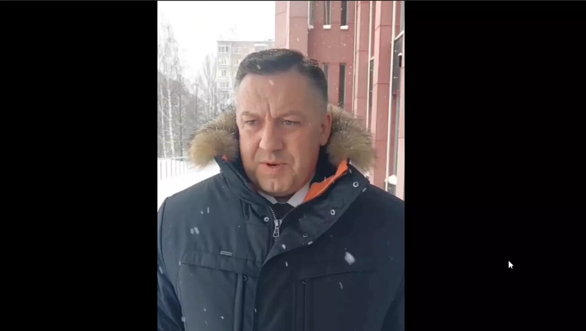     Глава Ижевска дмитрий Чистяков сообщил о мерах, принятых в связи с непогодой в столице Удмуртии. Он разрешил автомобилистам не платить за платные парковки, а школьникам — остаться дома.