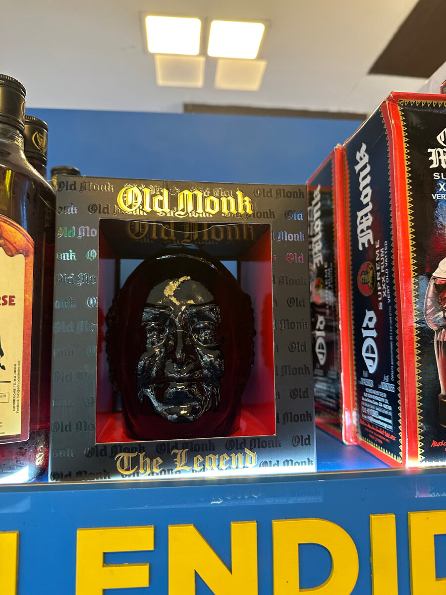 Знаменитый индийский ром Олд монк (Old Monk), стоит от 60р.(не опечатка) и  до 550р., зависимости от выдержанности и емкости | Полезные советы от  Мишани | Дзен