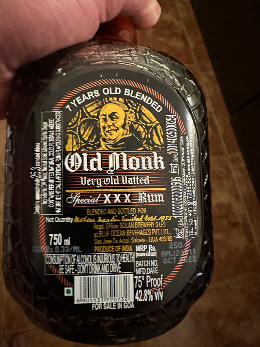 Знаменитый индийский ром Олд монк (Old Monk), стоит от 60р.(не опечатка) и  до 550р., зависимости от выдержанности и емкости | Полезные советы от  Мишани | Дзен