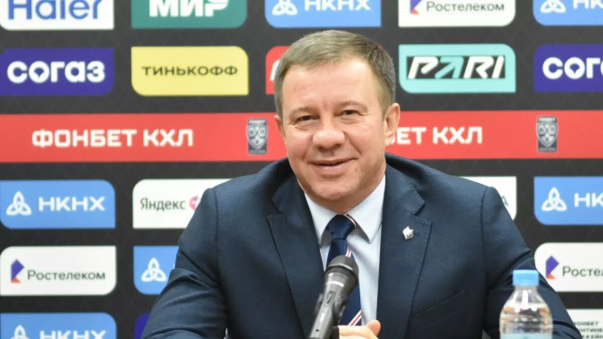     Нижнекамский «Нефтехимик» продлил контракт с главным тренером клуба Олегом Леонтьевым. Об этом сообщила пресс-служба клуба.