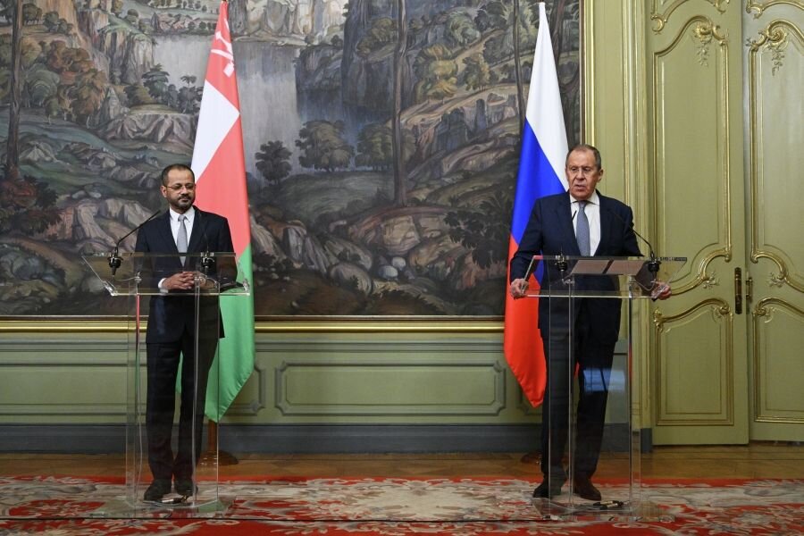    Министр иностранных дел РФ Сергей Лавров и министр иностранных дел Омана Бадр бен Хамад бен Хамуд аль-Бусаиди во время встречи в Москве © Рамиль Ситдиков/РИА Новости
