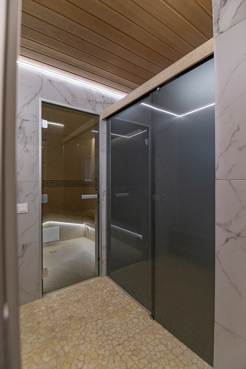 Добавим, что количество петель зависит от размера двери. 