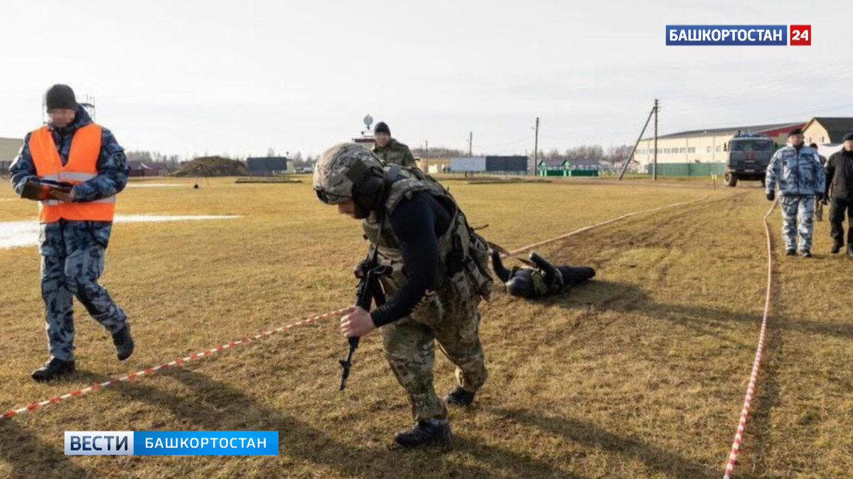    В России таких всего четыре: сотрудник Росгвардии из Башкирии получил золотой значок ОМОН