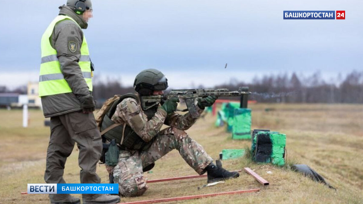    В России таких всего четыре: сотрудник Росгвардии из Башкирии получил золотой значок ОМОН