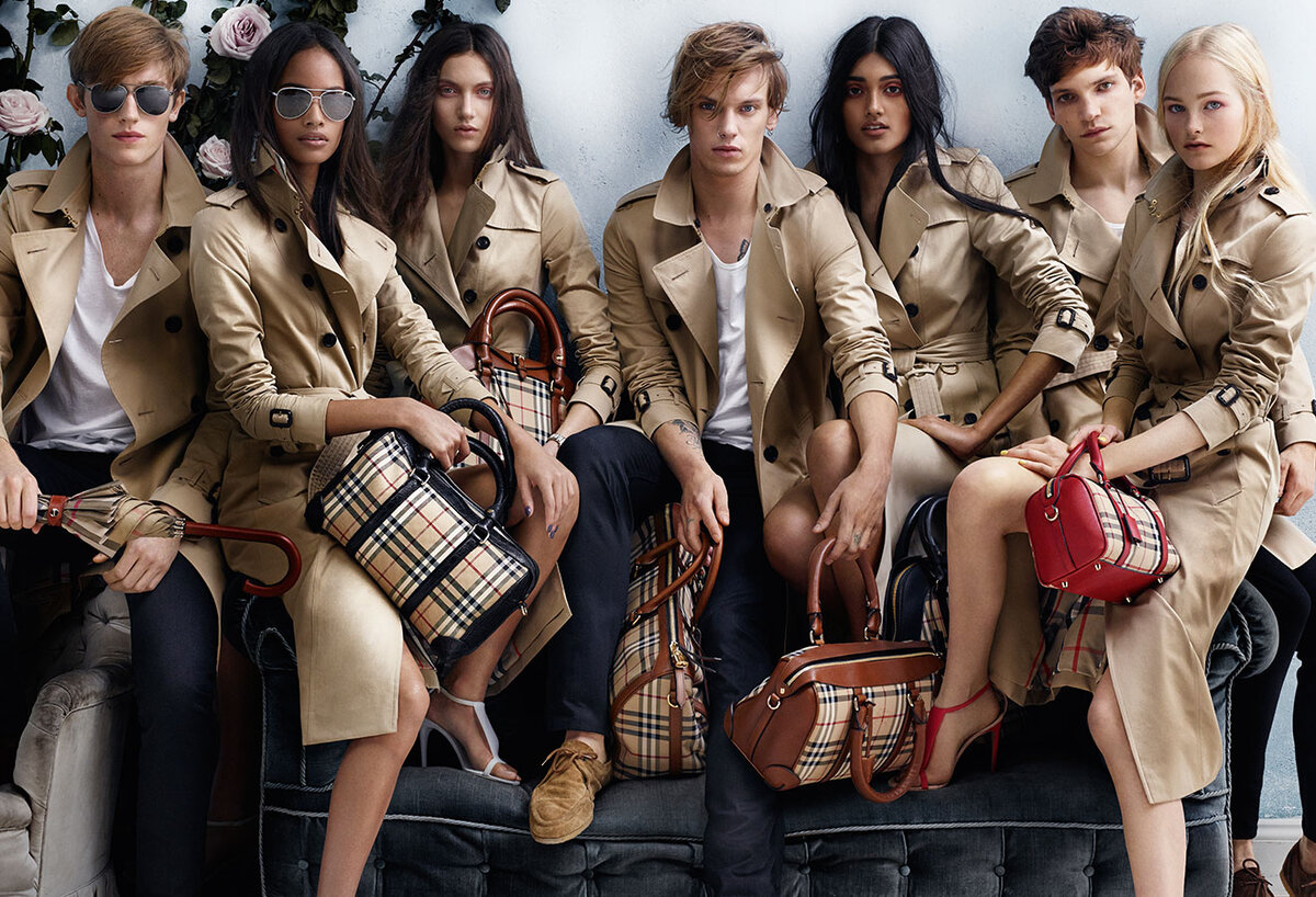 обожаю Burberry, но пока не зарабатываю столько)) фото из открытых источников