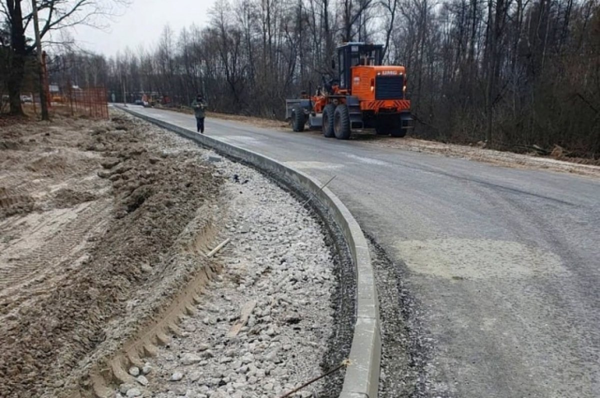    Подрядчик уложил выравнивающий слой дороги к военному госпиталю в Брянске