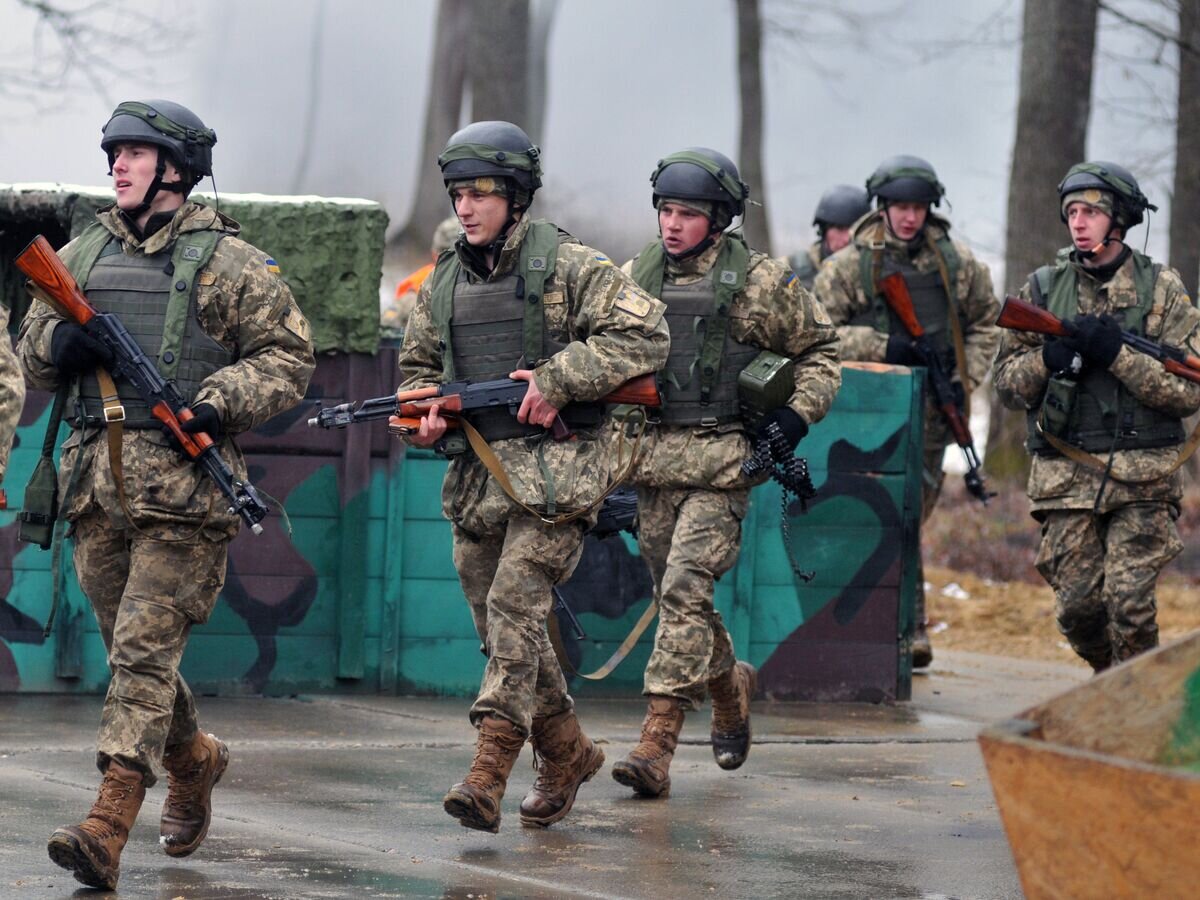    Украинские военнослужащие во время боевых учений на Яворовском полигоне в Львовской области© РИА Новости / Стрингер