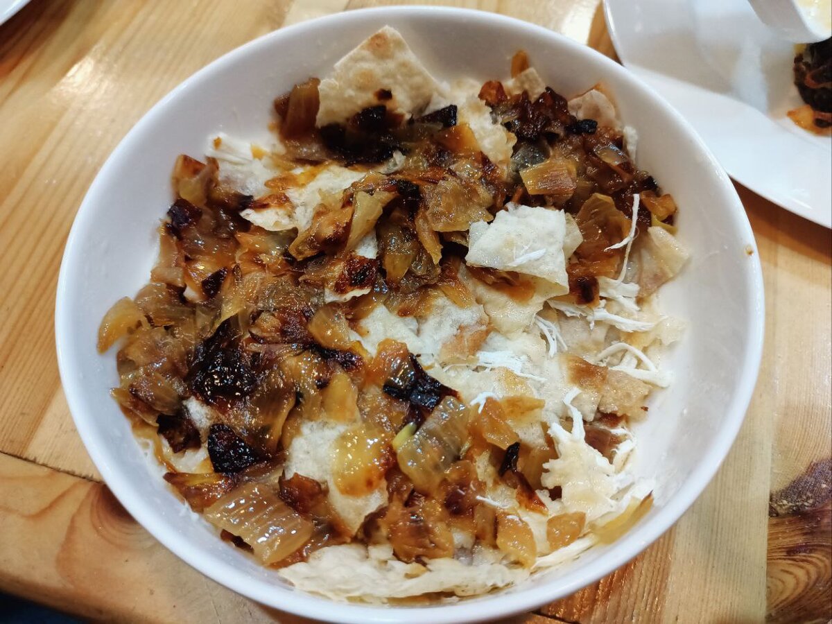 Панрхаш готовится так: слои лаваша чередуют со слоями сыра чанах, посыпают жареным луком и заливают кипятком. Попробовали впервые, очень сытно и вкусно