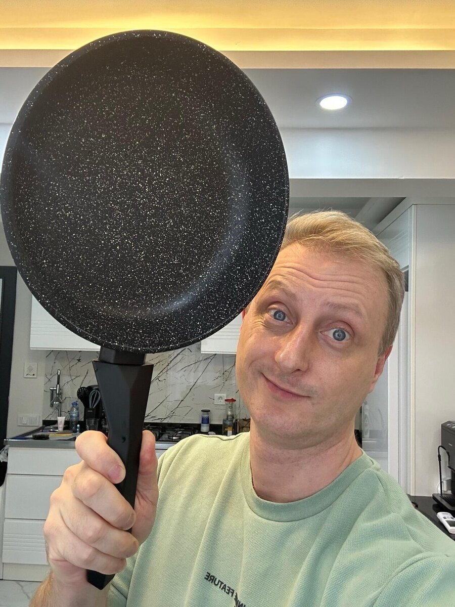 Как чистить тефлоновую сковороду