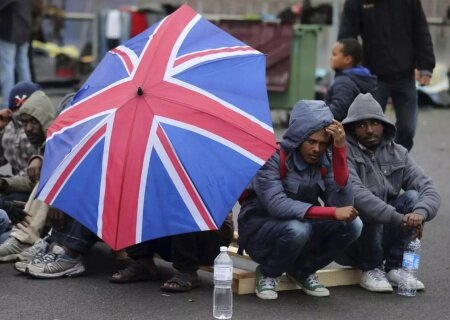    Власти Британии намерены сократить поток мигрантов