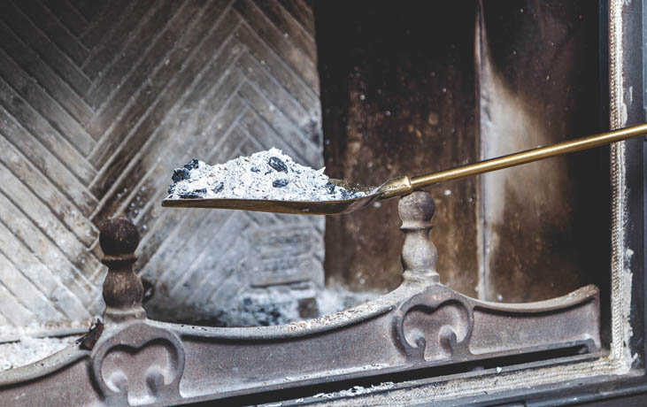 Зола из камина.