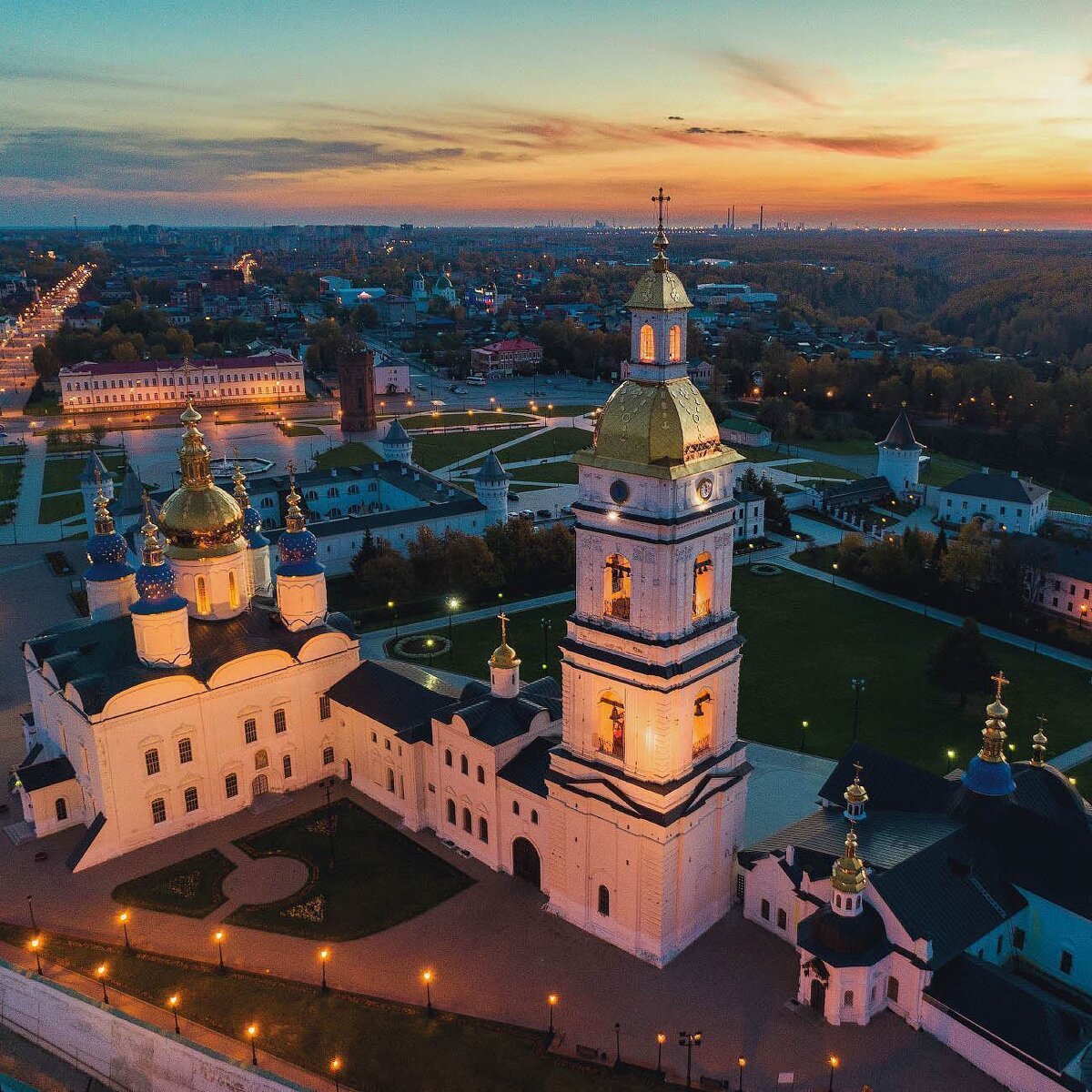 Бывшая сибирская столица. Тобольск столица Сибири. Тобольский Кремль. Тобольск с высоты. Тобольск Кремль.