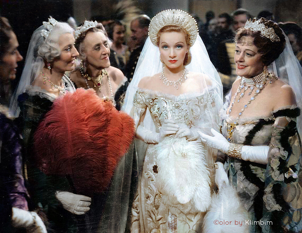 Марлен Дитрих в фильме «Рыцарь без доспехов»