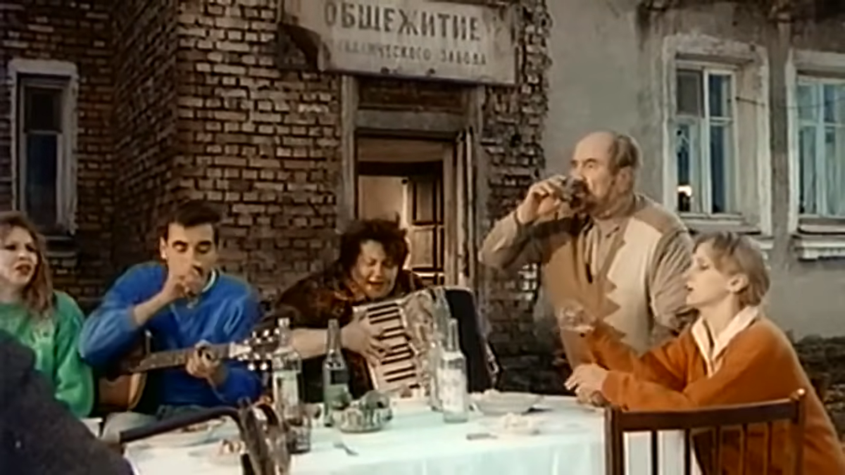 Кадр из фильма "Все будет хорошо", источник https://www.youtube.com/watch?v=hgovSgrM_oY&t=2071s