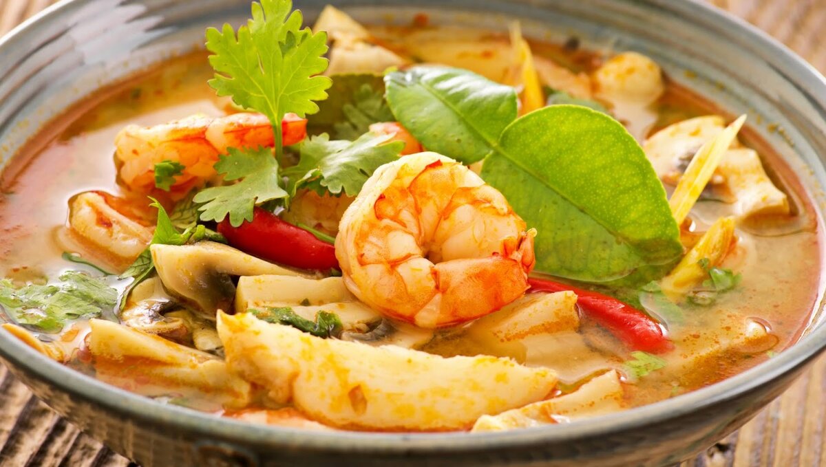 Том ям с лимоном. Tom Yum суп. Том ям кунг (Tom Yum Kung). Суп том ям в Тайланде. Тайская кухня том ям.