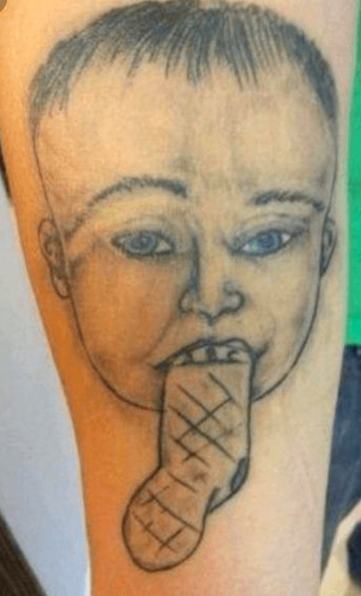 Топ подборка смешных татуировок. Попробуйте понять, что хотели этим ...