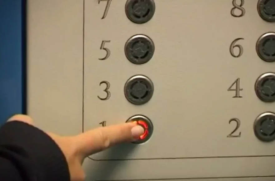Включи про лифт. Кнопки лифта. Современные кнопки лифта. Кнопки этажей в лифте. Панель с кнопками в лифте.