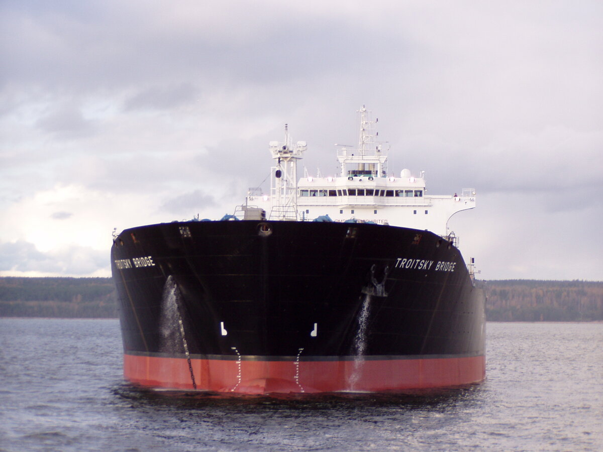 Построенный Адмиралтейскими верфями танкер "Троицкий мост"
